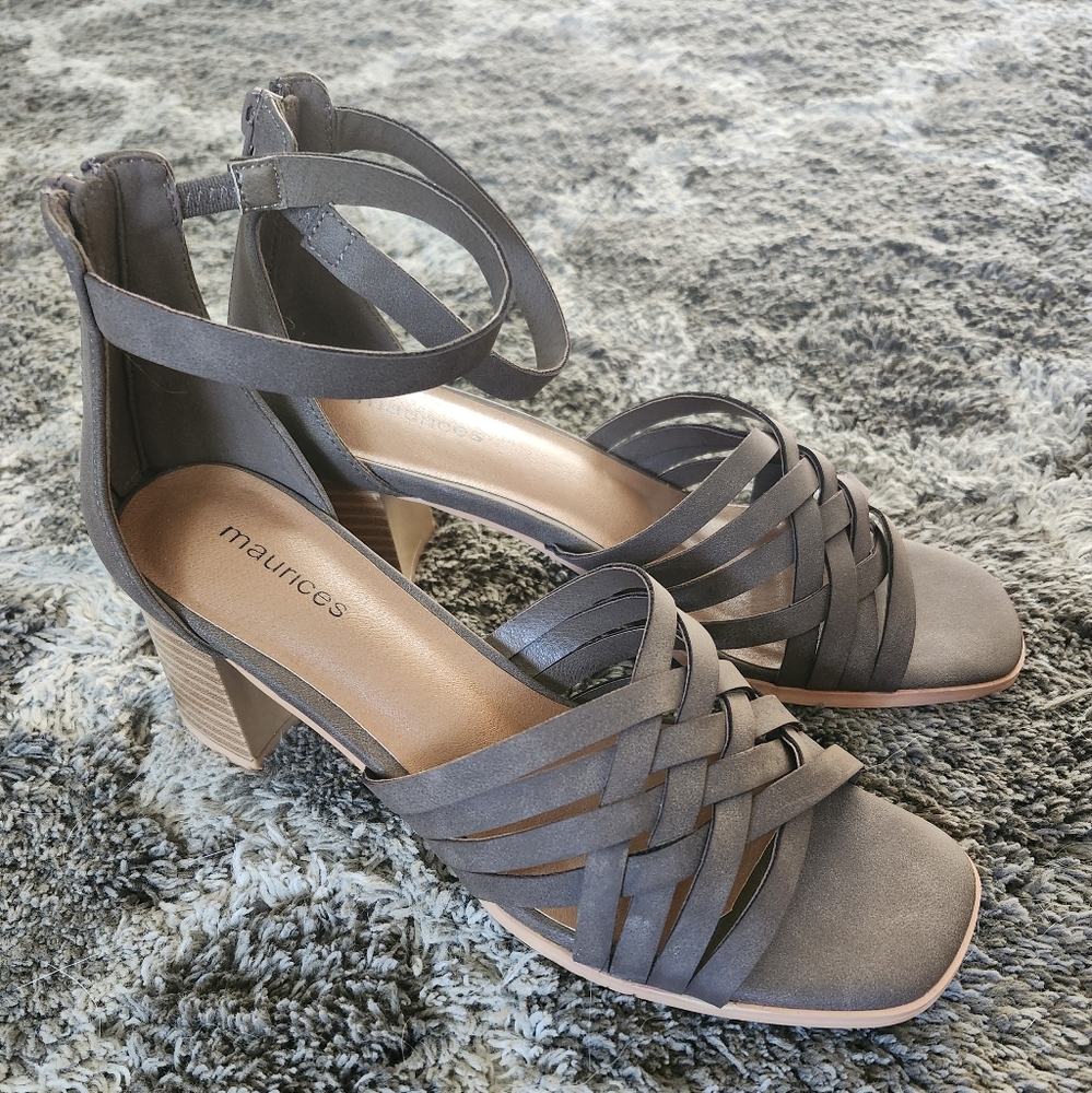 Womens Size 8 1/2 Shoe